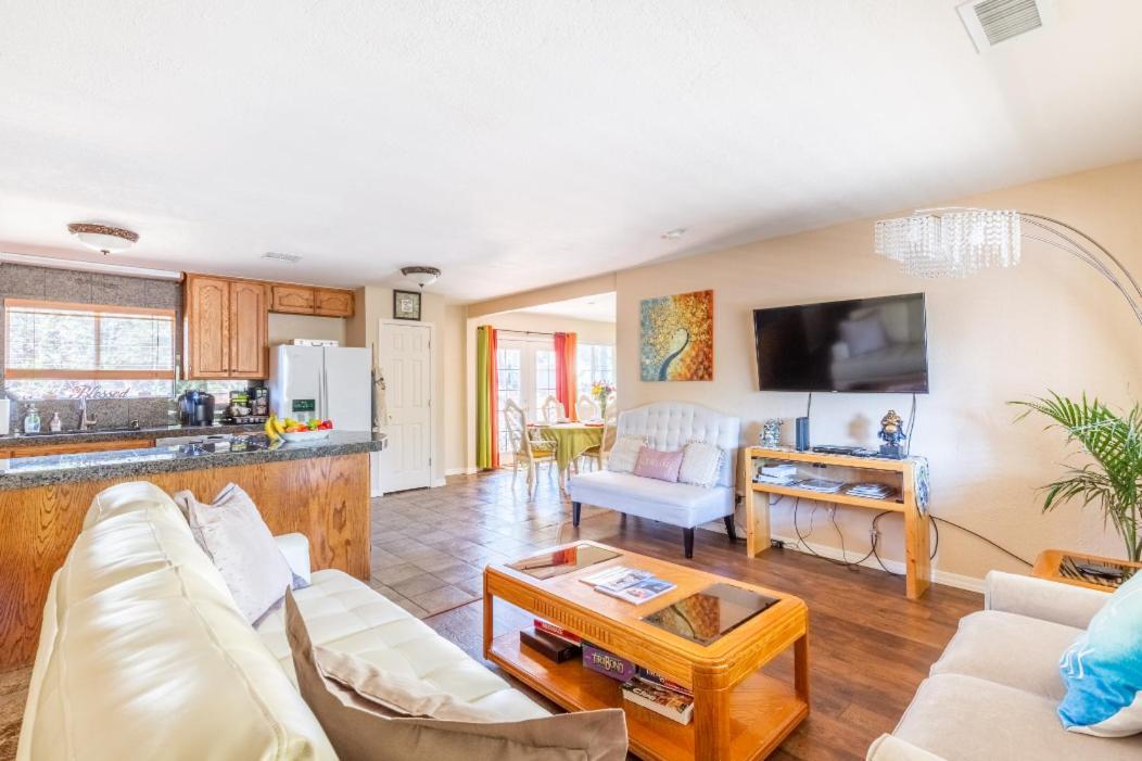 Spacious House With Hot Tub Spa, To Enjoy Red Rock View, Near Amitabha Stupa, And Trails 塞多纳 外观 照片